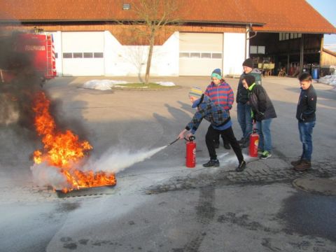 Feuerloeschertraining (19).JPG