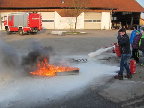 Feuerloeschertraining (4).JPG
