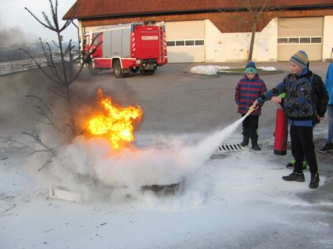 Feuerloeschertraining (11).JPG