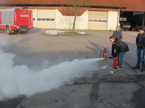 Feuerloeschertraining (16).JPG