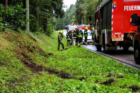 Verkehrsunfall Bad Kreuzen (5).jpg