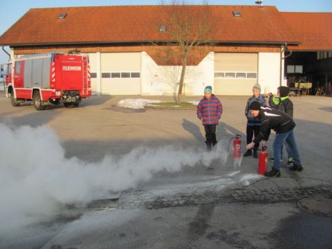 Feuerloeschertraining (18).JPG