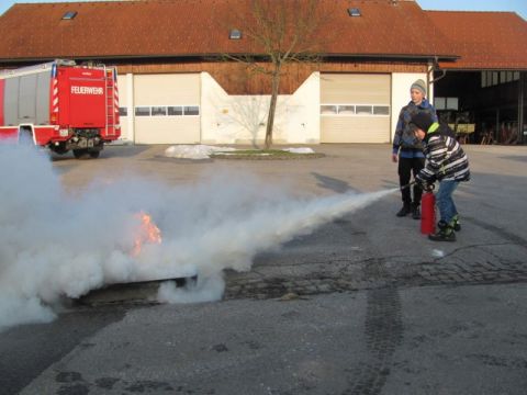Feuerloeschertraining (14).JPG