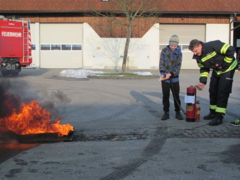 Feuerloeschertraining (13).JPG