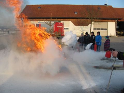 Feuerloeschertraining (6).JPG