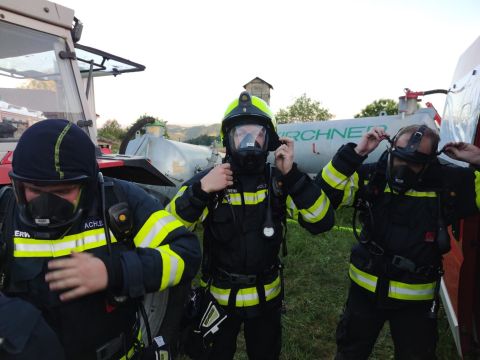 Brandeinsatz Bad Kreuzen (2).jpeg