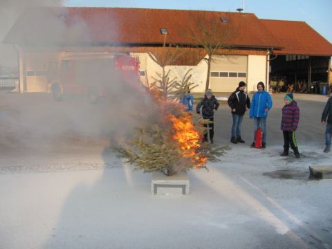 Feuerloeschertraining (5).JPG