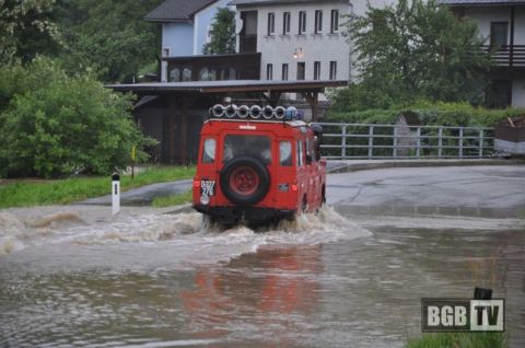 Land Rover (1).jpg