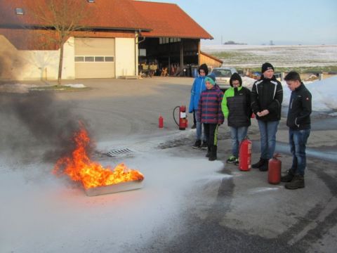 Feuerloeschertraining (2).JPG
